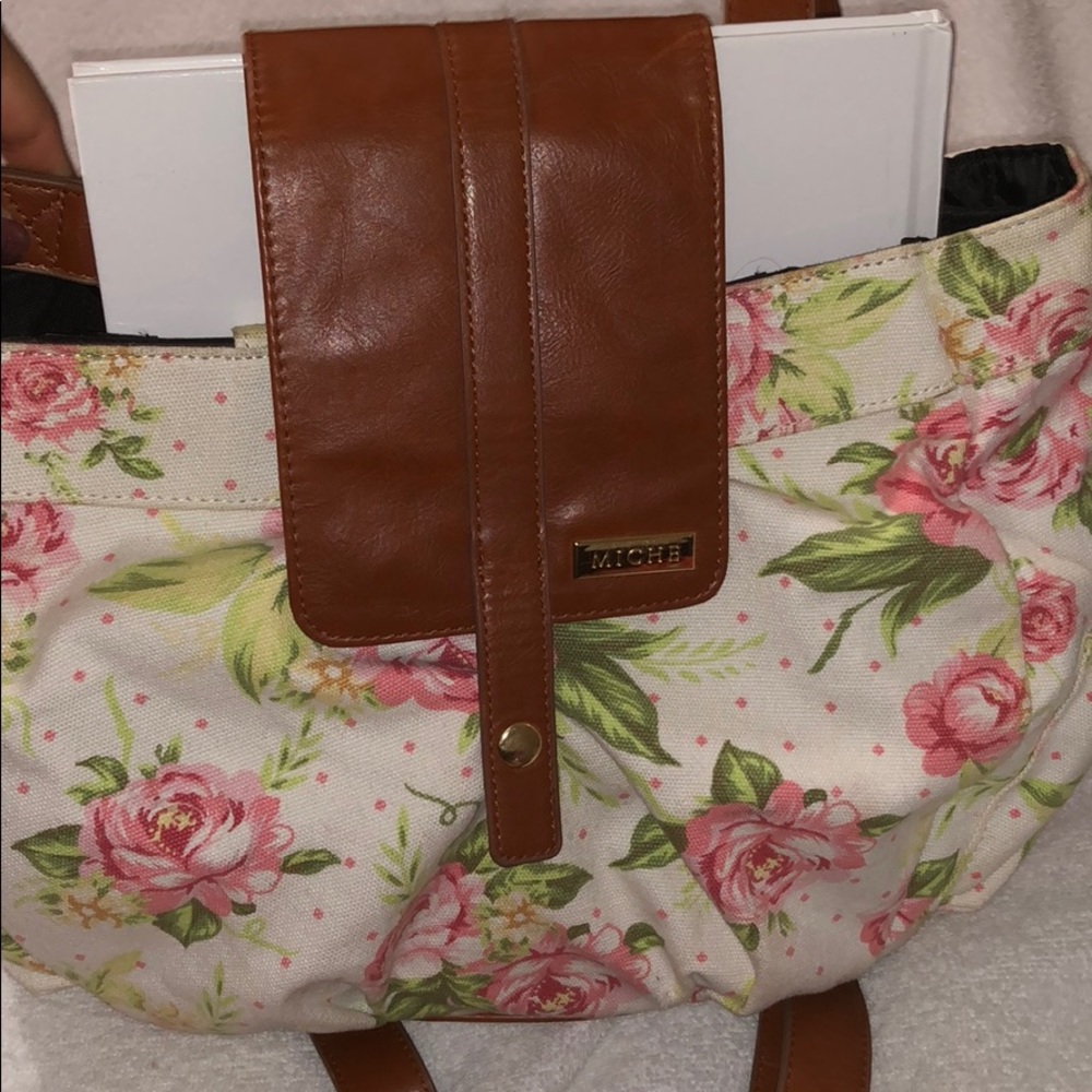 Cute Miche La nor shell with bag inside.